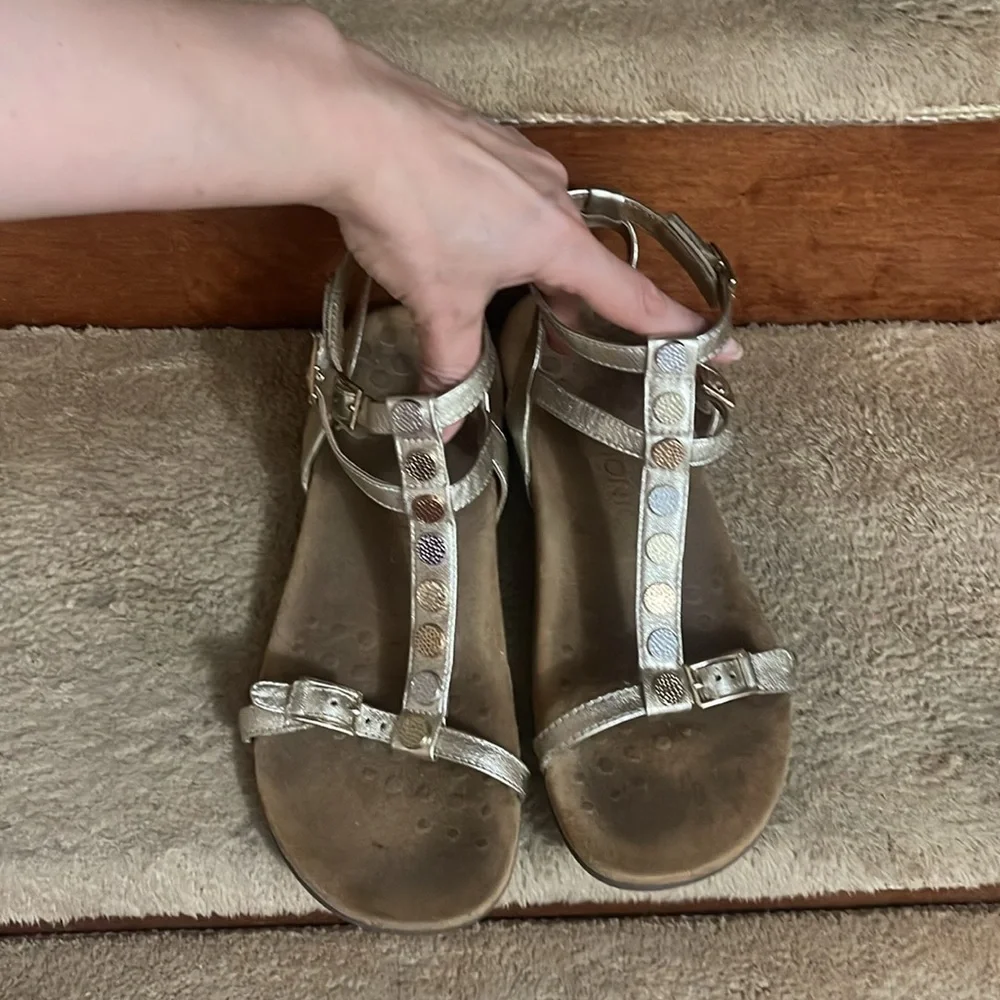 Vionic Women's Metallic Sandals Size 9 - Picture 3 of 11